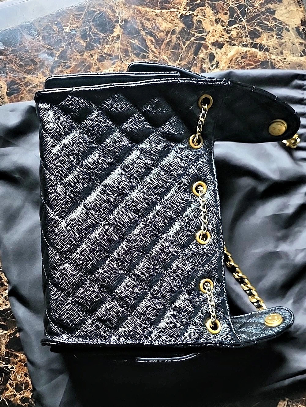 Chanel 22 Bag Quilted Shoulder Bag in Black